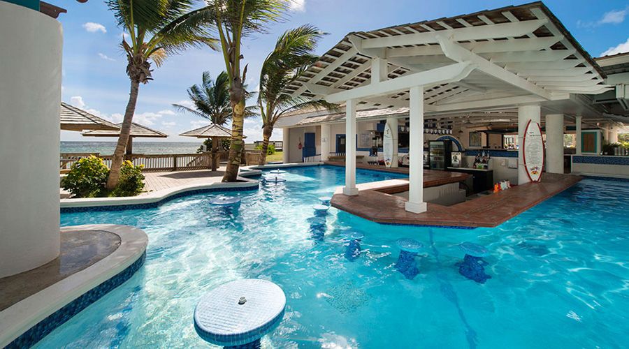 swim up pool bar