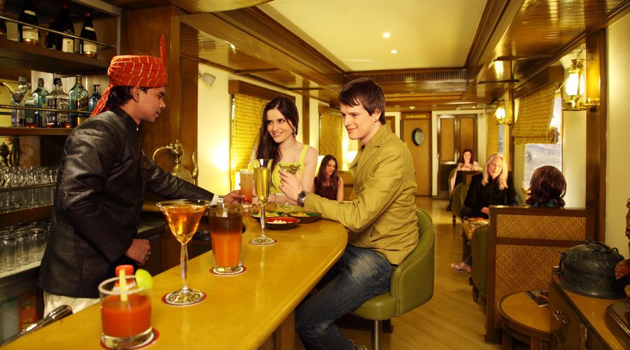 maharaja luxury trains express guests safari bar2